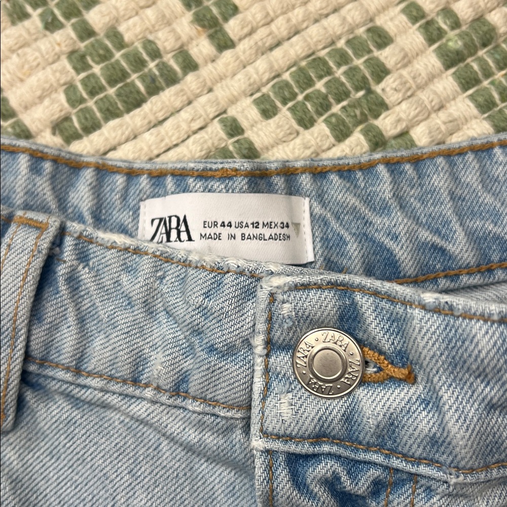 Zara Women's Light Denim Boyfriend Short - Size 12 - Picture 4 of 5
